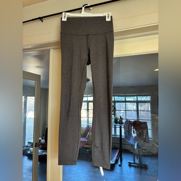 Women's Size 6 Lululemon Leggings Grey - Picture 1 of 4